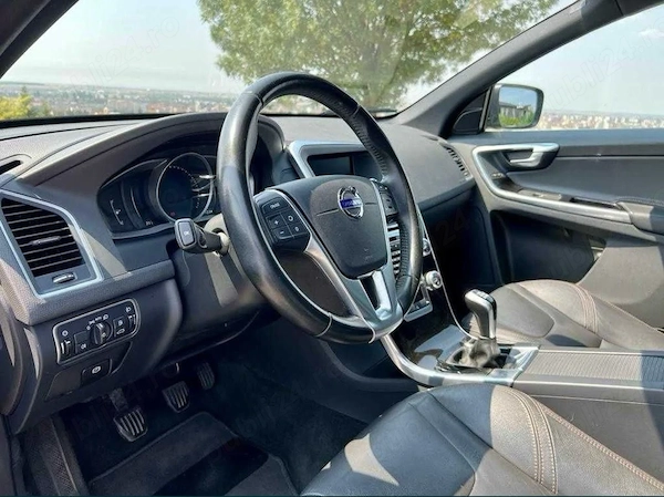 VOLVO XC60 2017 — imagine 7