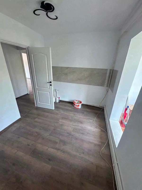 De vanzare apartament cu 2 camere, decomandat, balcon, renovat in — fotografia 3