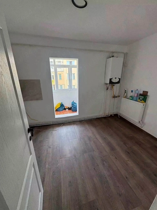 De vanzare apartament cu 2 camere, decomandat, balcon, renovat in — fotografia 1