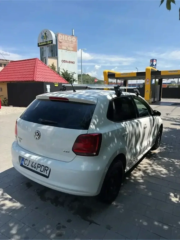 VOLKSWAGEN Polo