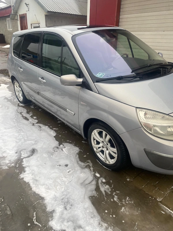 RENAULT Grand Scenic