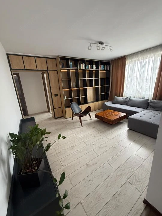 Apartament 3 camere-complet renovat-panorama superba-Semicentral — fotografia 1