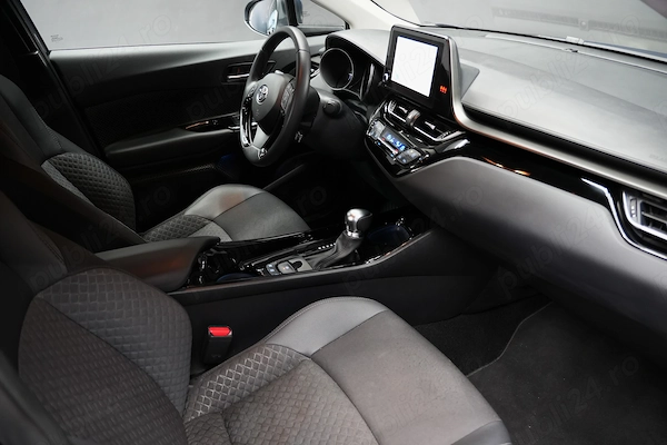 TOYOTA C-HR 2023 — imagine 10