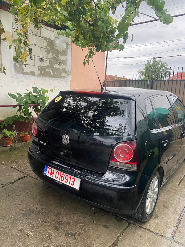 VOLKSWAGEN Polo