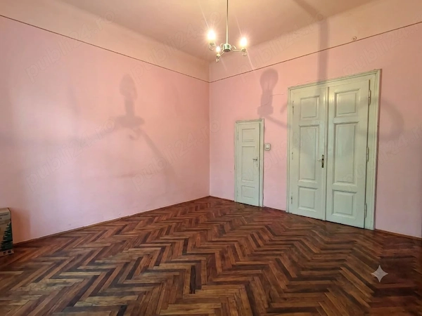 Apartament Ultracentral cu 3 camere,Boxa si cota parte de teren — fotografia 2