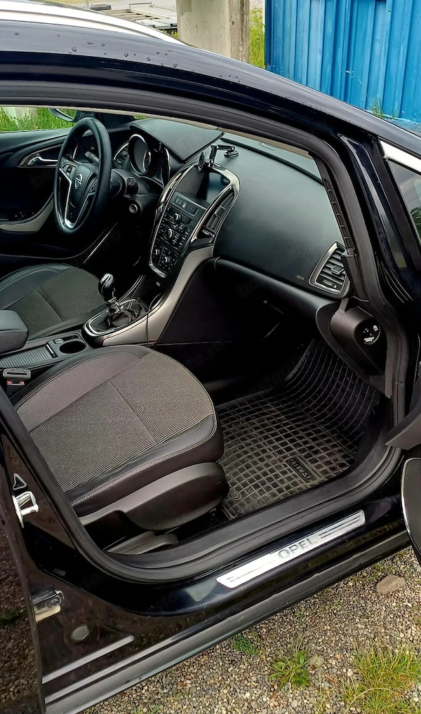 OPEL Astra 2011 — imagine 8