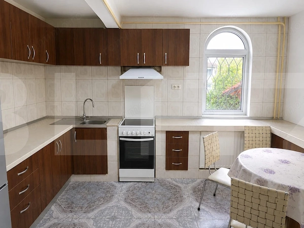Apartament 3 camere, 77 mp, parter, mobilat, zona Girocului — fotografia 1
