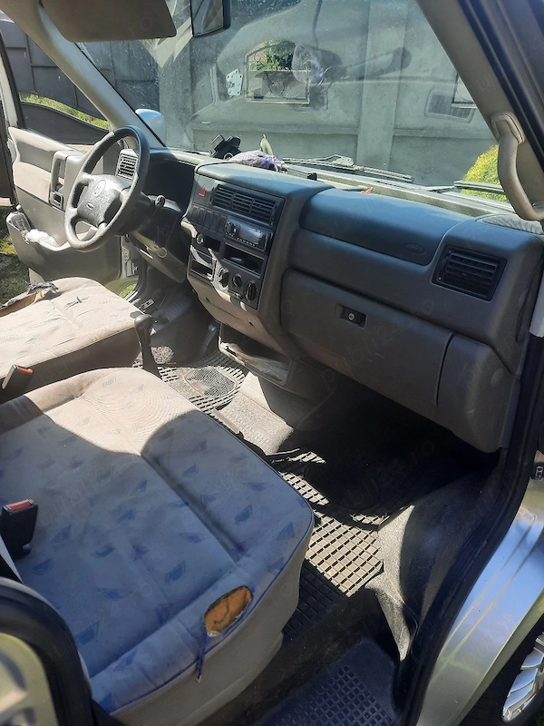 VOLKSWAGEN Caravelle