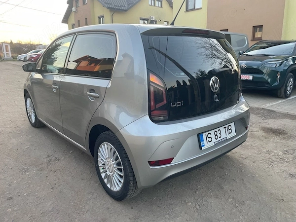 VOLKSWAGEN Up