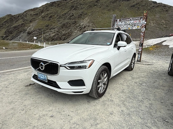 Vând Volvo XC60, an fabricație 2020, cu doar 54.000 km.