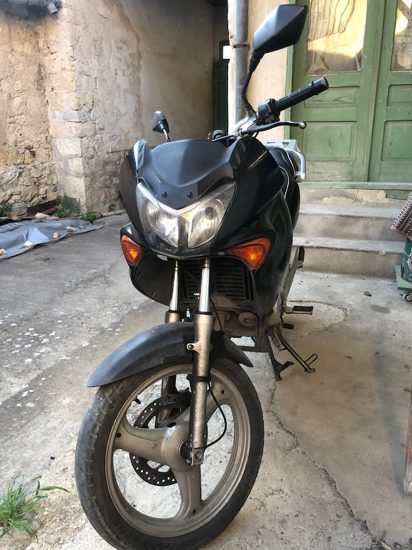 Vand motor Honda 125, an 2006, pret 1.800 negociabil