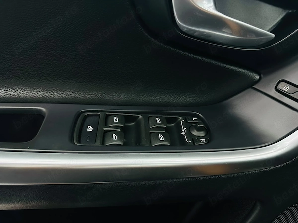 VOLVO XC60 2017 — imagine 11