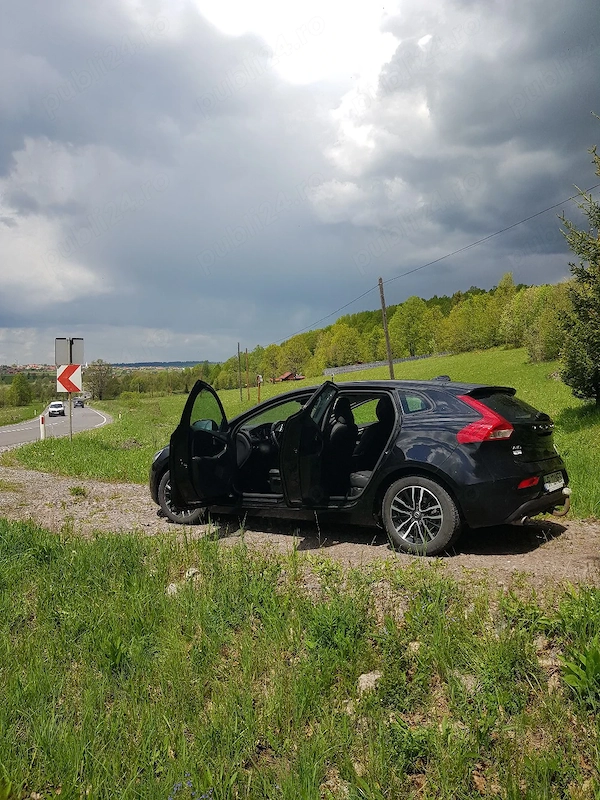 VOLVO V40 Cross Country 2019 — imagine 2