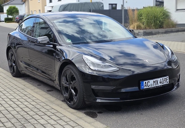 TESLA Model 3 2022 — imagine 2