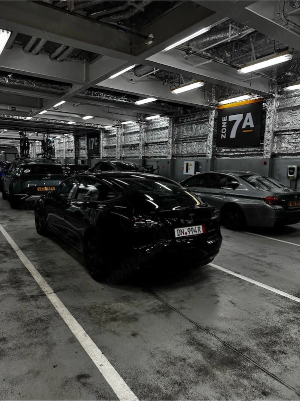 TESLA Model 3 2022 — imagine 3