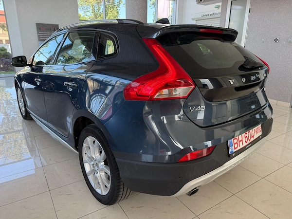 VOLVO V40 Cross Country 2018 — imagine 4