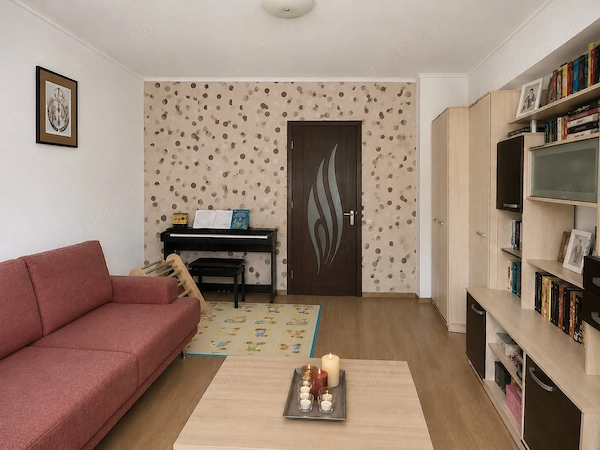 Apartament cu 3 camere - Etajul 4 - Complet Renovat - IMOBIHOR — fotografia 1