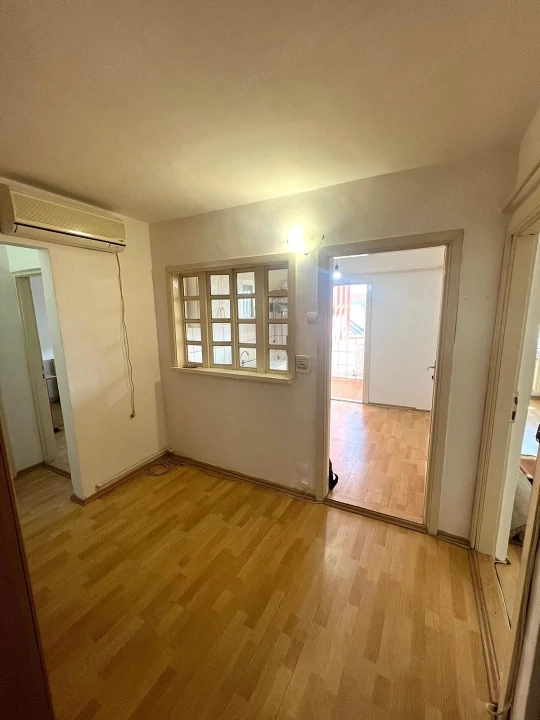 Apartament 2 camere spatios central, Bals — fotografia 3