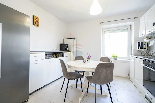 Apartament cu 4 camere de vânzare în zona Decebal — fotografia 3