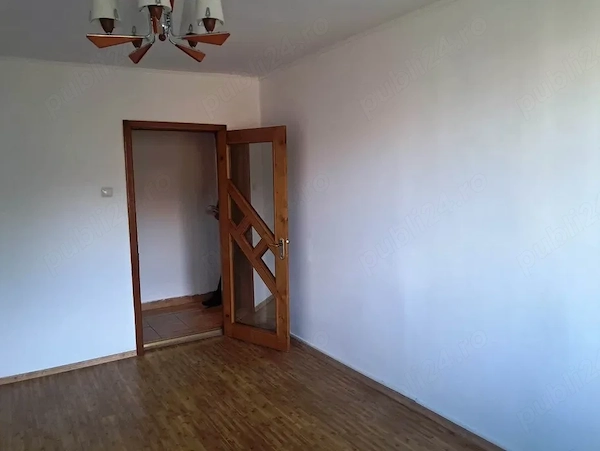 Proprietar, vând apartament cu 2 camere, decomandate situat pe bulevardul Republicii — fotografia 3
