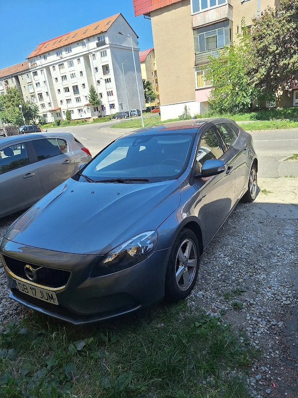 VOLVO V40 2018 — imagine 3