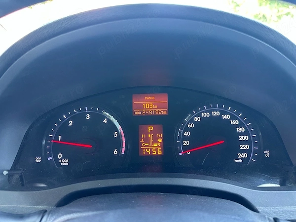 TOYOTA Avensis 2012 — imagine 2