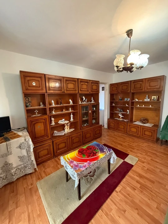 Apartament cu 2 camere, 45 mp, balcon închis, poziție excelentă, Craiovița Nouă — fotografia 3