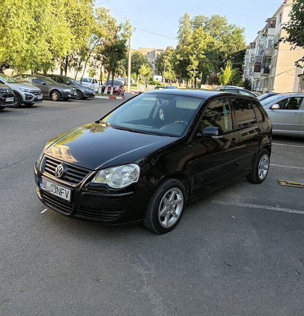 VOLKSWAGEN Polo