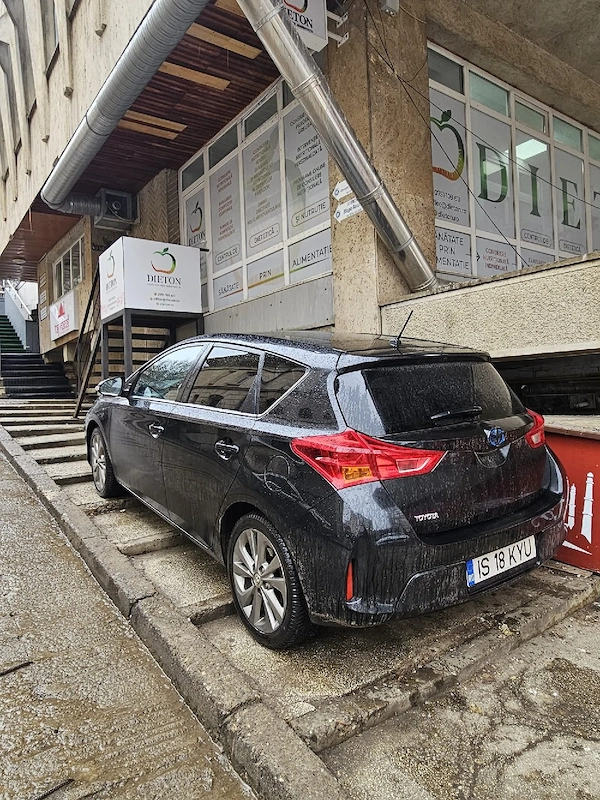 TOYOTA Auris 2013 — imagine 4