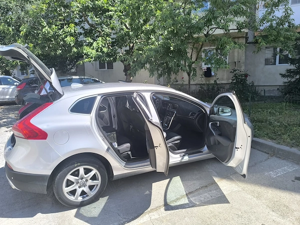 VOLVO V40 2015 — imagine 3