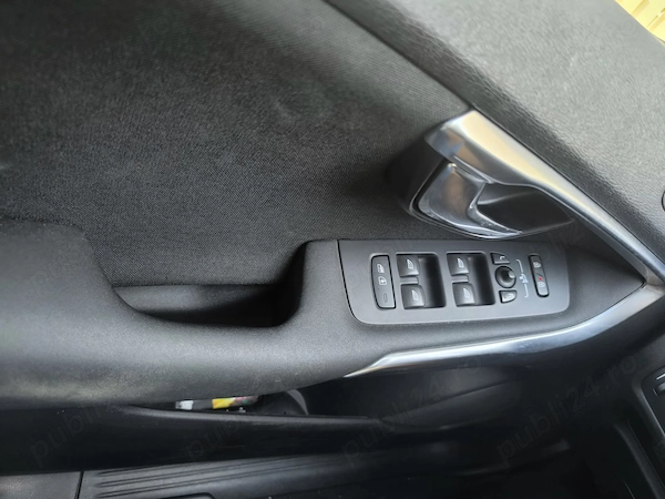 VOLVO V40 2015 — imagine 8