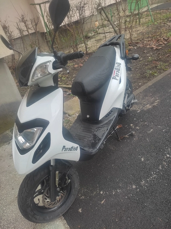 De vânzare scuter Generic Paradis