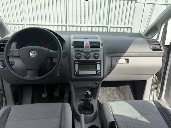 VOLKSWAGEN Touran 2010 — imagine 3