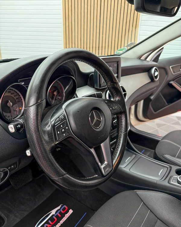 MERCEDES-BENZ GLA 2015 — imagine 16