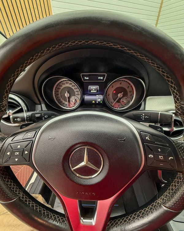 MERCEDES-BENZ GLA 2015 — imagine 9