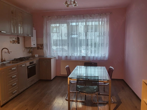 De închiriat apartament 3 camere + parcare supraterană — fotografia 1