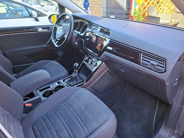 VOLKSWAGEN Touran 2019 — imagine 9