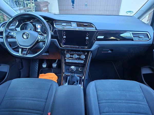 VOLKSWAGEN Touran 2019 — imagine 2