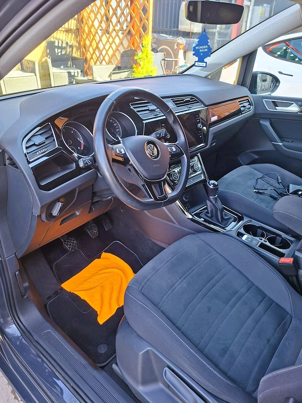 VOLKSWAGEN Touran 2019 — imagine 10