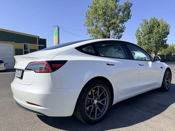 TESLA Model 3 2022 — imagine 2