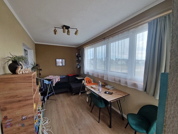 Propietar - Apartament cu 3 camere, 70 m total (cu balcon), ET. 1, loc de parcare Chişoda — fotografia 3
