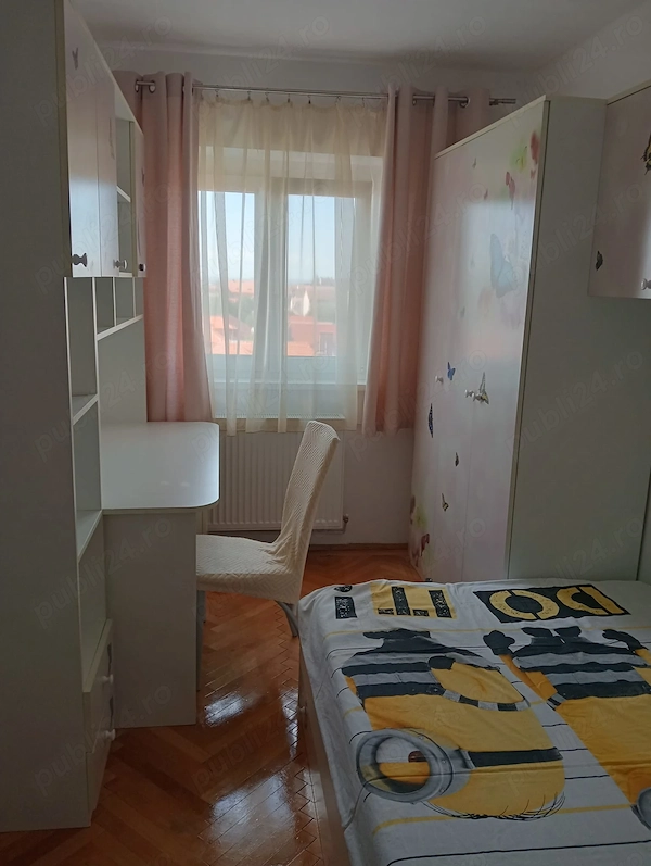 PROPIETAR , Inchiriez apartament 3 camere ,decomandat ,str Scoala de Inot ( langa stadion ) — fotografia 3