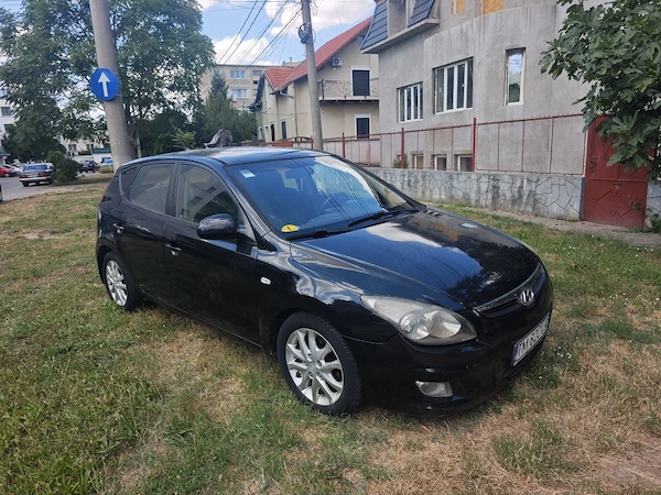 Hyundai i30 1.6 Benzină (122 CP) - An 2 km reali - Foarte îngrijită!