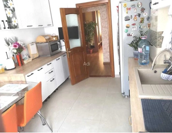 Vând, schimb sau închiriez apartament 4 camere în Onești — fotografia 2