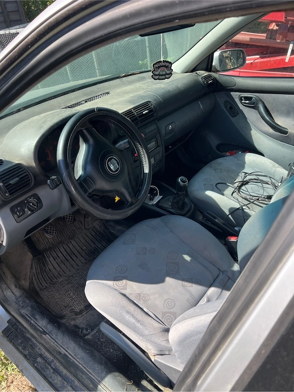 Vand sau dezmembrez seat leon