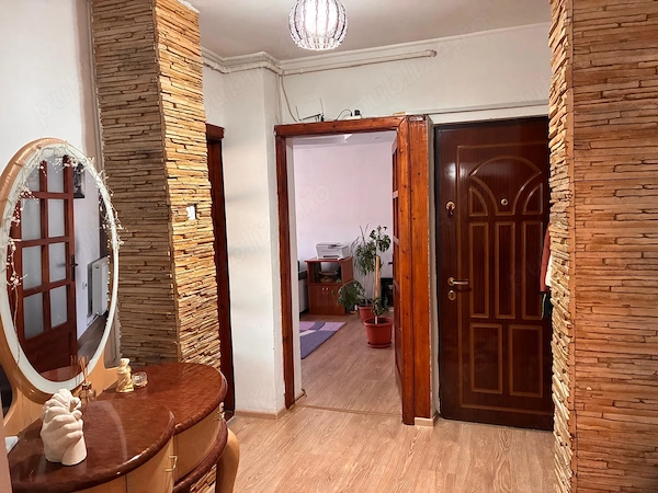 Vând apartament 3 camere, etaj 4, cartier Grui — fotografia 1