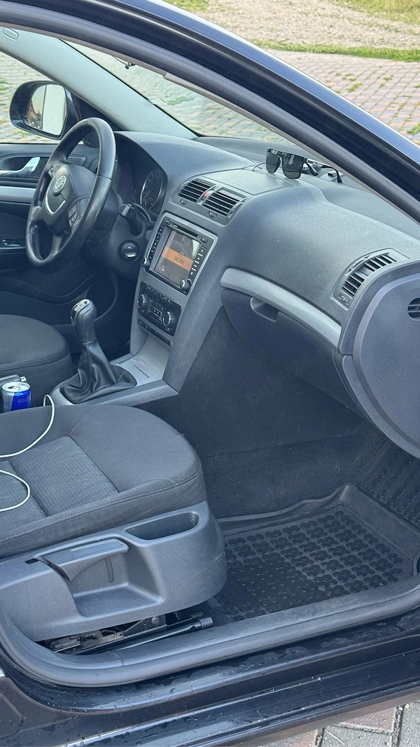 SKODA Octavia 2012 — imagine 5