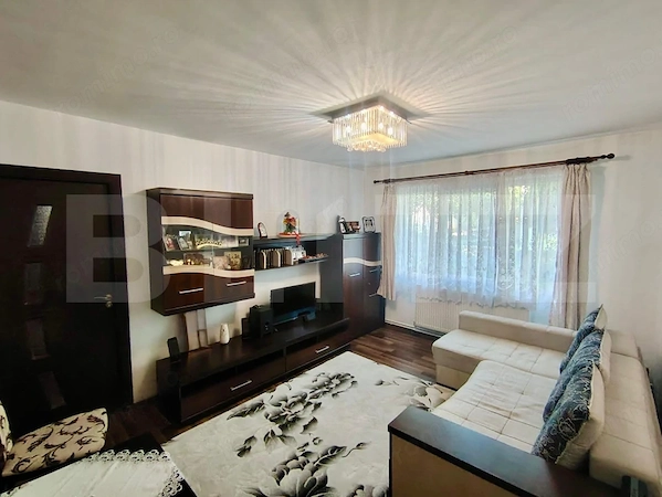 Apartament cu 2 camere 42 mp, semidecomandat, cu loc de parcare — fotografia 1