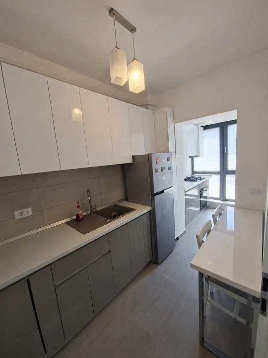 Garsonieră tip studio, mobilată/utilată, loc de parcare privată – Zona Ciupercă — fotografia 3
