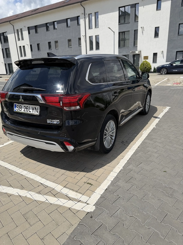 MITSUBISHI Outlander 2019 — imagine 3